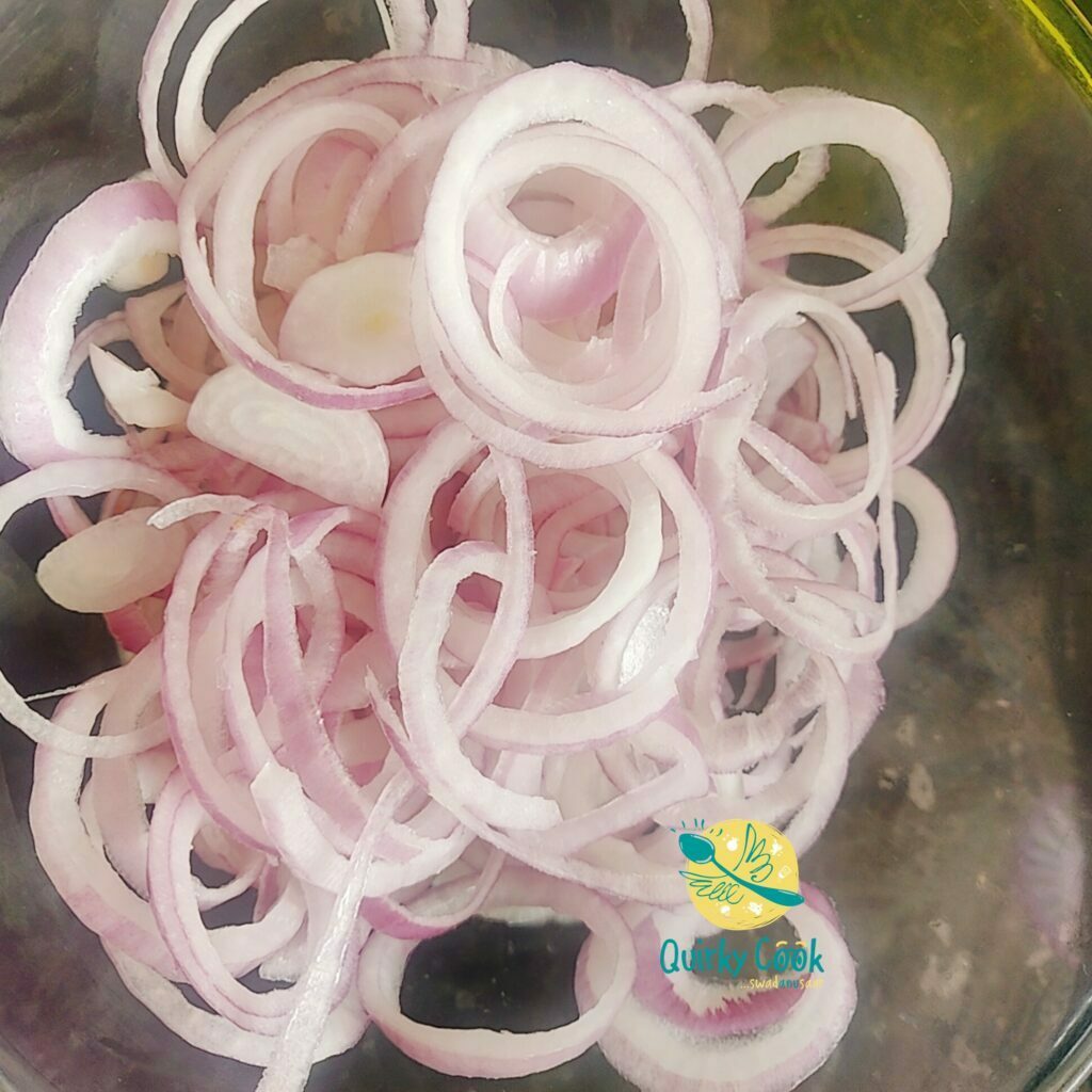 Onions cut in thcok rings for the Onion Salad