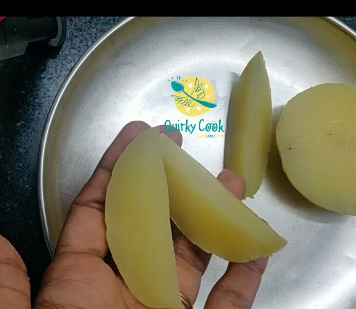 Cut the potatoes in wedges